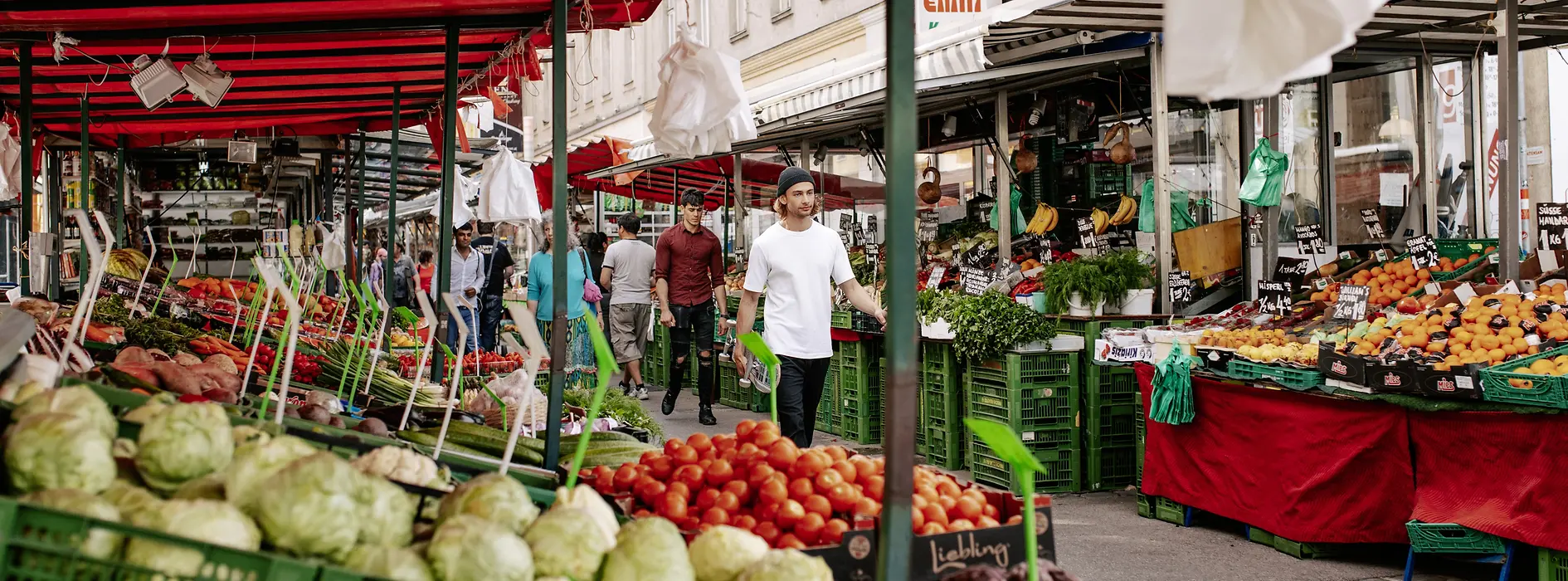 Vegetable stall at Brunnenmarkt 