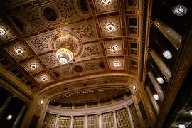 A Wiener Konzerthaus belülről, pillantás a Nagyterem mennyezetére