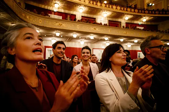 A Wiener Konzerthaus közönsége tapsol