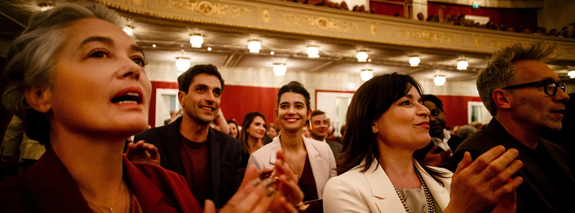 Klaszcząca publiczność w Wiedeńskiej Sali Koncertowej Konzerthaus