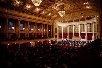 Konzert der Wiener Symphoniker im Wiener Konzerthaus, Publikum, Bühne