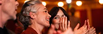 Diváci tleskají ve Vídeňském koncertním domě 