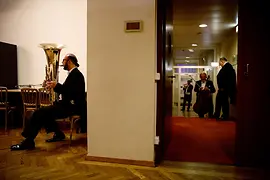 Wiener Konzerthaus: músicos de la Wiener Symphoniker entre los bastidores