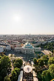 Viena, vista desde el ayuntamiento hasta el Burgtheater