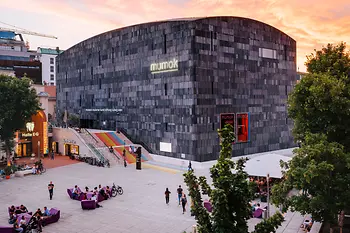 mumok, Modern Művészeti Múzeum, kívülről, Múzeumi Negyed 