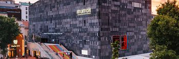 mumok, Muzeul de Artă Modernă, vedere din exterior, MuseumsQuartier (Cartierul Muzeelor) 