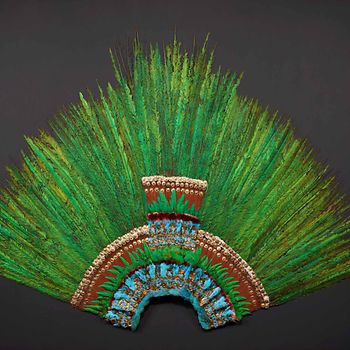 アステカ時代メキシコの羽根製頭飾り