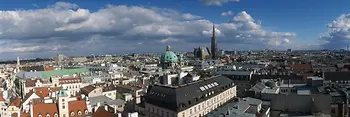 Altstadt Panorama mit Stephansdom und Karlskirche