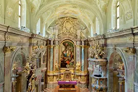 Intérieur de l’église Sainte-Anne, atmosphère baroque