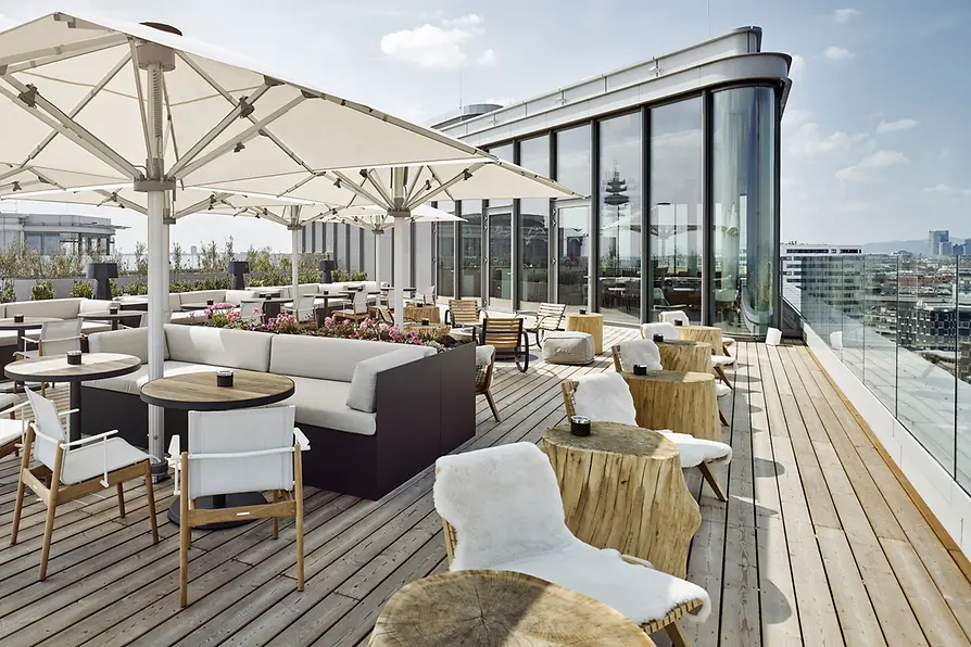 Bar sur le toit Aurora, Andaz Vienna Am Belvedere, terrasse, ambiance estivale 