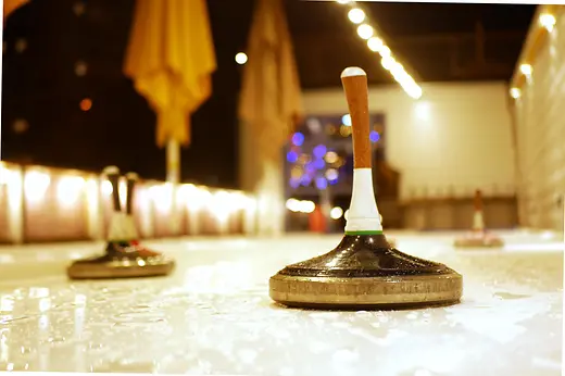 ParadEis Badeschiff Vienna, curling rink