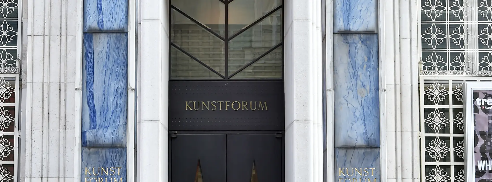 Portale del Bank Austria Kunstforum
