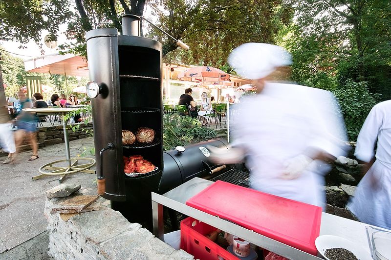 Barbecue at Volksgarten Pavillon