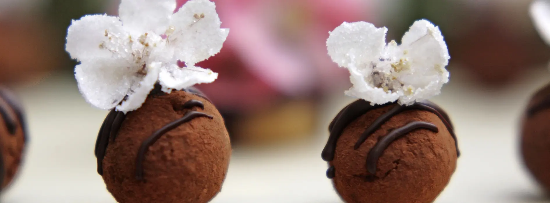 Cioccolatino con decorazioni floreali 