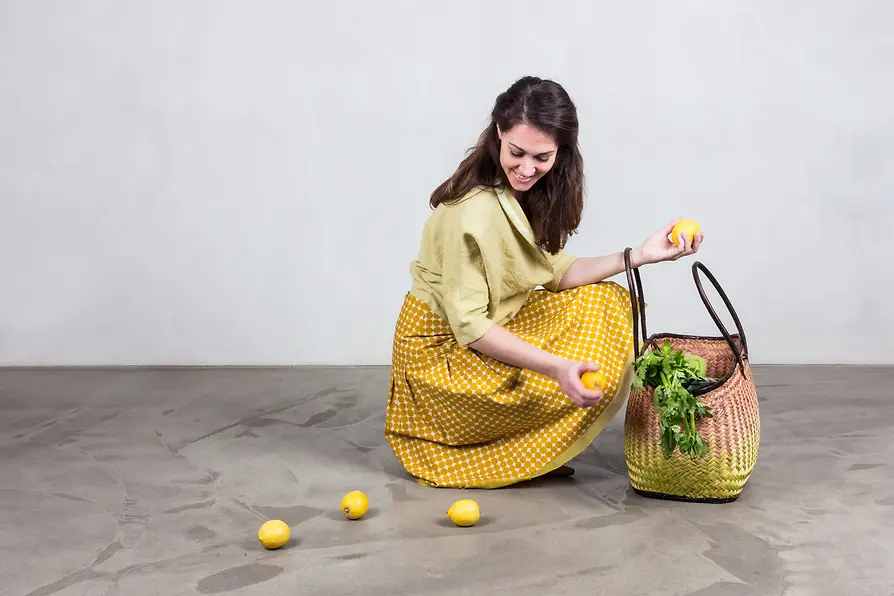 Modèle féminin portant de la mode autrichienne 