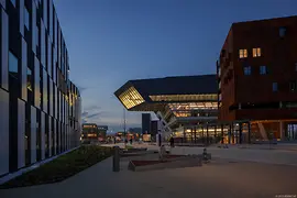 Library & Learning Center (Centro de aprendizaje y biblioteca) de Zaha Hadid Arquitecture 