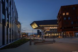Library & Learning Center podle návrhu architektonického studia Zaha Hadid Architecture 