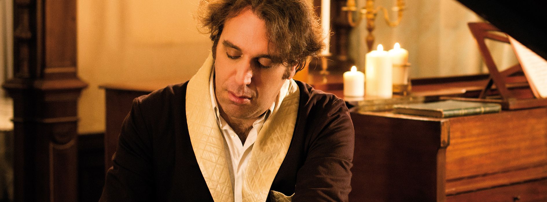 The musician Chilly Gonzales in a dressing gown at the piano. 
