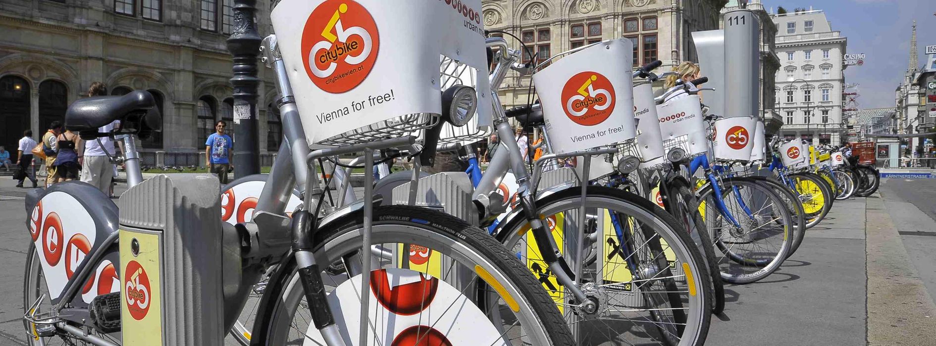 Un Citybike devant l'Opéra national de Vienne
