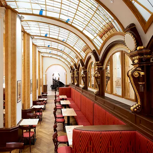 Conditorei Sluka, Innenansicht