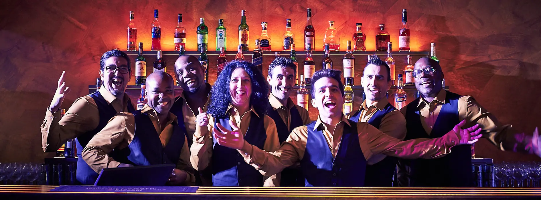 Latin Club Danzón, Barcrew