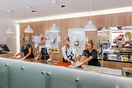 Production of sweets in Vienna's Sugar Workshop