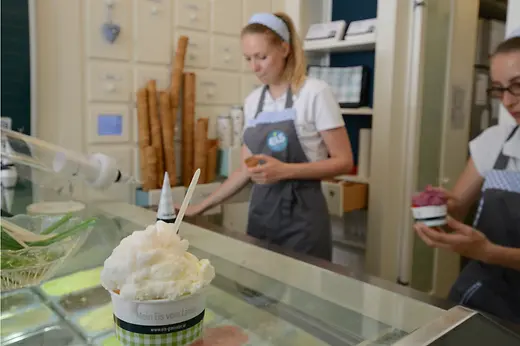 Eis-Greissler, intérieur et glace au premier plan