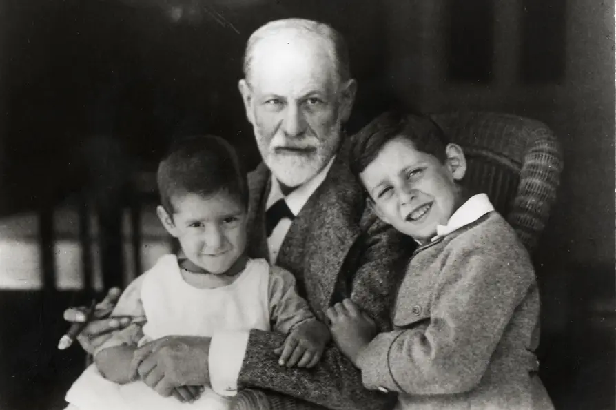Sigmund Freud con i nipoti Heinz ed Ernst, 1923 circa