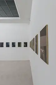 Vista interior de una galería de arte