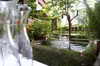 Ogród przy restauracji Glacis Beisl