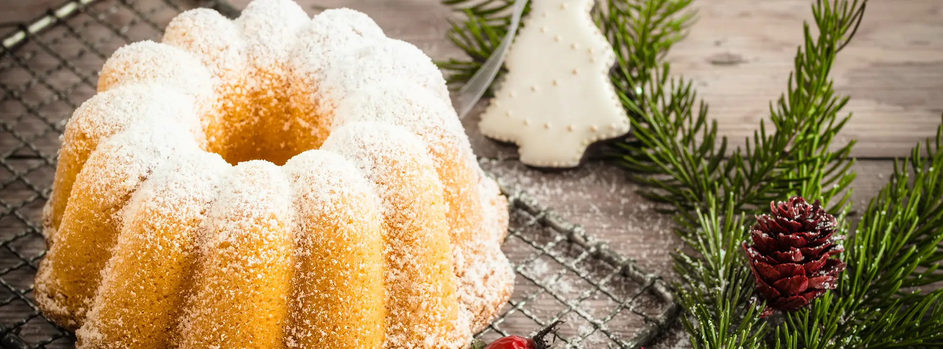 Bundt cake with mulled wine