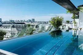 Piscina en la azotea del Hotel Grand Ferdinand