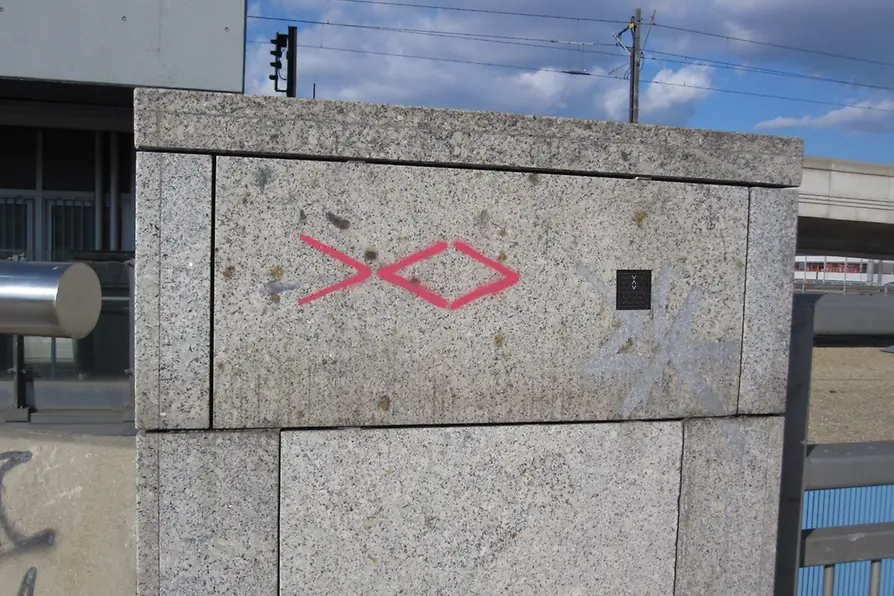 Graffiti lungo il canale del Danubio