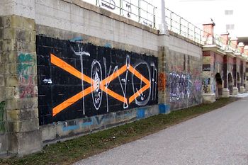 Graffitis sur le canal du Danube