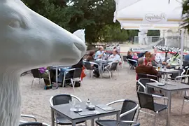 Terrasse du café restaurant Hermes Labstelle, Villa Hermès