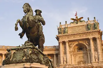 Hofburg pe Heldenplatz (Piaţa Eroilor)