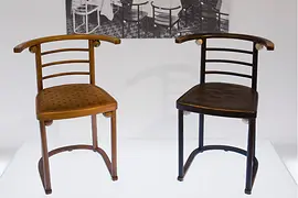 Stühle für das Cabaret Fledermaus von Josef Hoffmann, Wien um 1907
