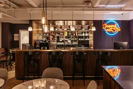 Bar de l'hôtel Schani Salon 