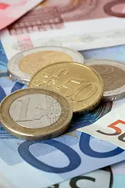 Euro-Münzen und Geldscheine