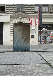 Book "Ida" in front of the Sigmund Freud Museum Vienna