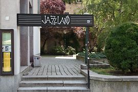 Jazzland, Musik-Club von außen