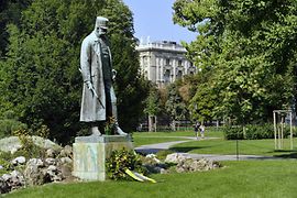 Kaiser Franz Josef-Statue, Burggarten