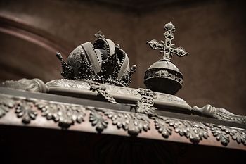 Casket lid with crown and orb