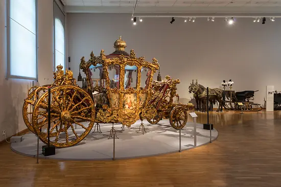 Carrozza imperiale dorata