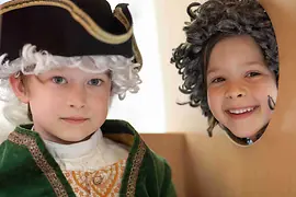 Children wearing whigs at Kindermuseum Schloss Schönbrunn