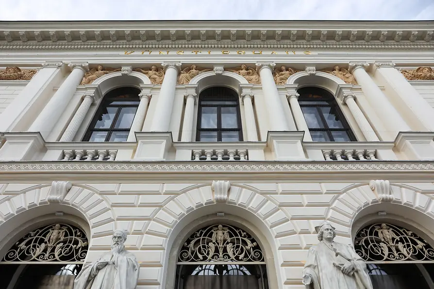 Exterior shot of the Künstlerhaus in Vienna