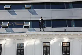 Instalación artística de Ronald Kodritsch con el título "Reason to Believe"