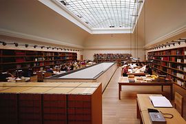Sala de lectura de la biblioteca del Museo de Artes Aplicadas