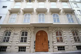 Exterior shot of the Literature Museum 