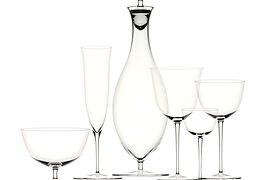 Caraffa di vetro e bicchieri da vino 